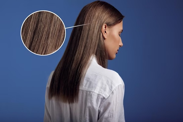 Cuántos pelos tenemos en la cabeza - Imagen con zoom del cabello de una mujer, donde se aprecia la densidad capilar de más de 100 mil hebras