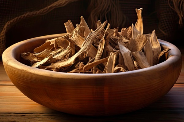 Ronquina para el pelo - Recipiente con cortezas del árbol de quina, el cual tiene muchas propiedades medicinales