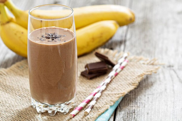Licuado de plátano con chocolate negro