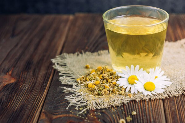 Infusión de manzanilla como insumo para conciliar mejor el sueño
