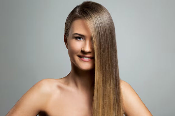 Levadura de cerveza - Mujer luce un cabello sano y abundante tras el uso de mascarillas capilares caseras