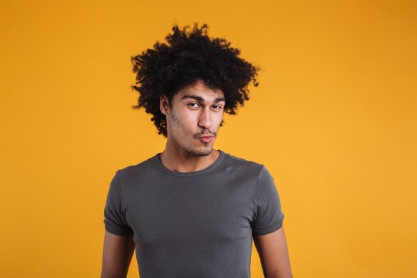 lavar el pelo rizado