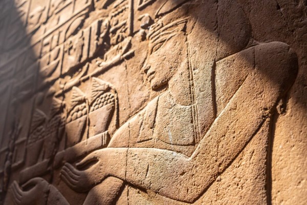 caída del cabello - Grabados en las paredes del Templo de Luxor, Egipto