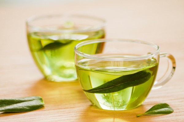 taza con té verde